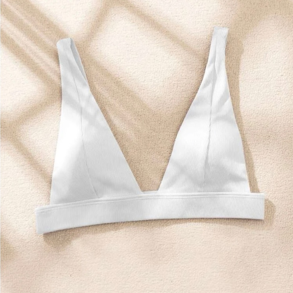 NEVER WORN WHITE BIKINI TOP
